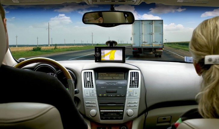 GPS com comando de voz GPS com comando de voz