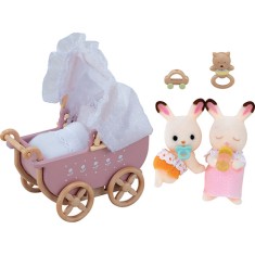 Boneca Sylvanian Families Bebês Gêmeos Coelho Chocolate e Carrinho de Bebê Epoch